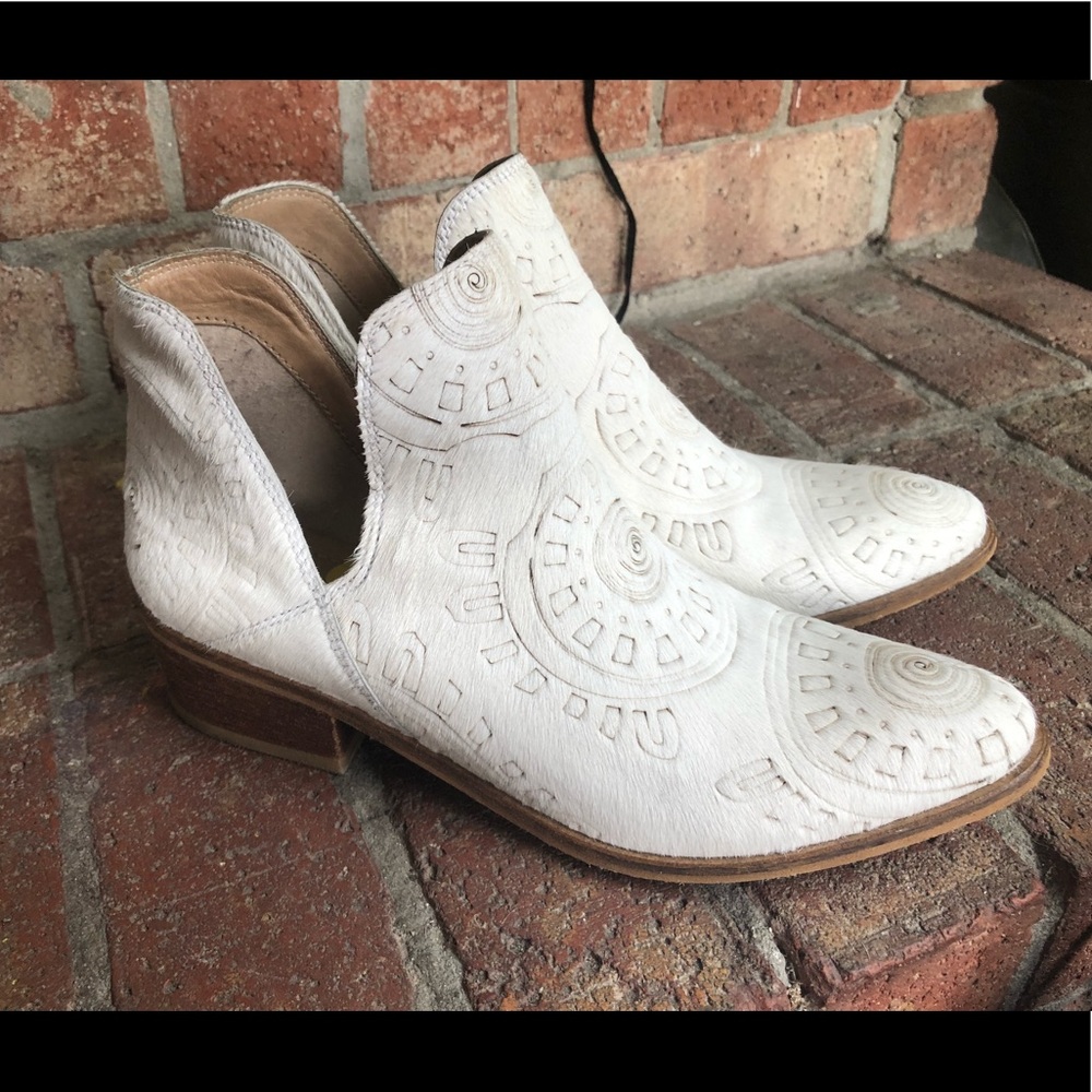 Kaanas white leather pony hair booties Chelsea